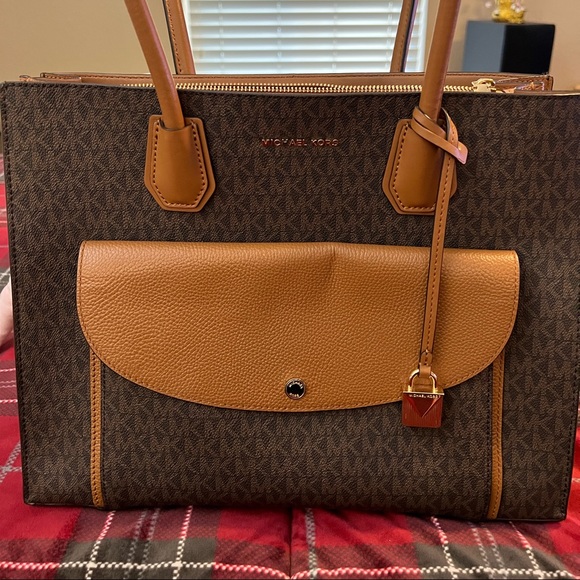 Authentic Michael Kors Bag - Picture 1 of 12